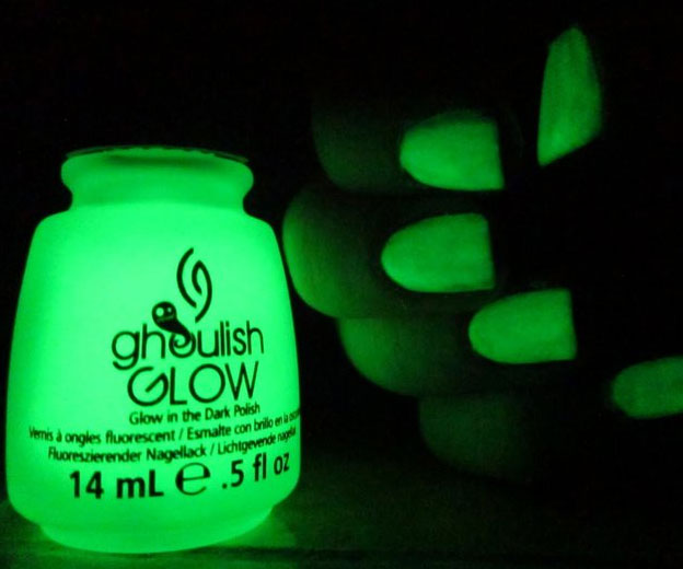 Resultado de imagen de glow in the dark  nails