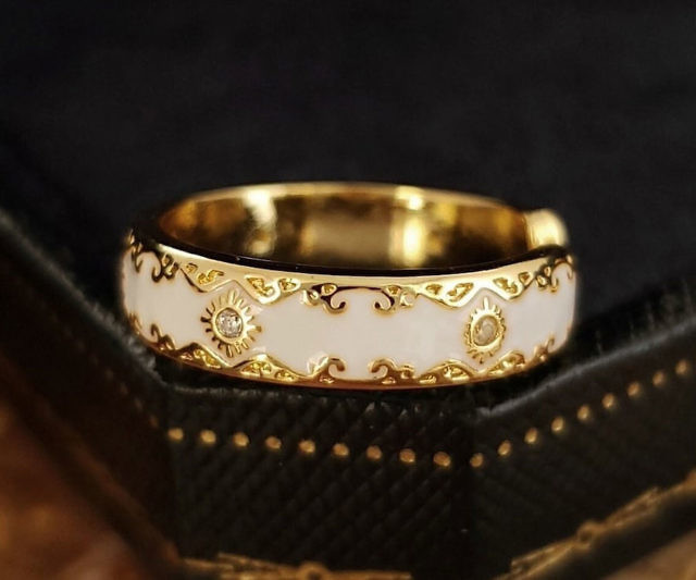 Vintage Ivory White Enamel Ring