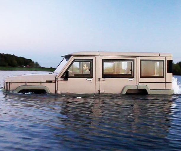 4×4 Amphibious Vehicle