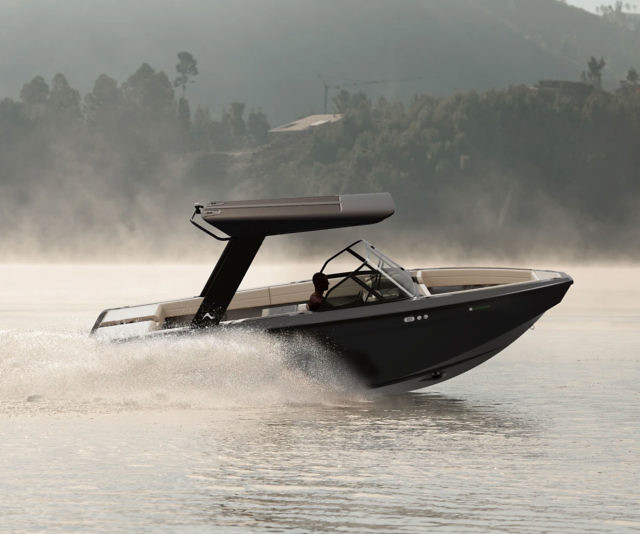 Arc Sport Electric Wake Boat