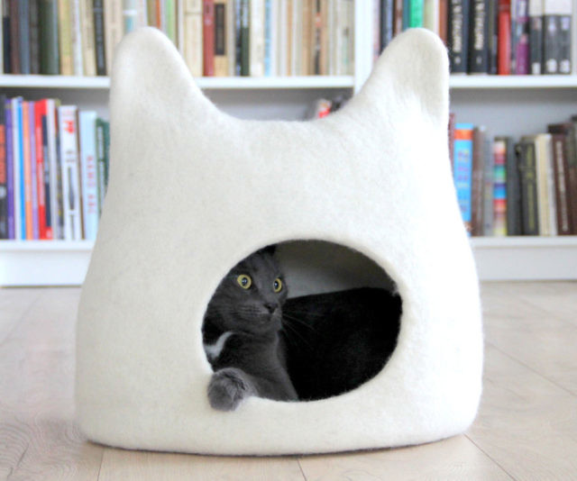 Felted Cat Head Cat Bed