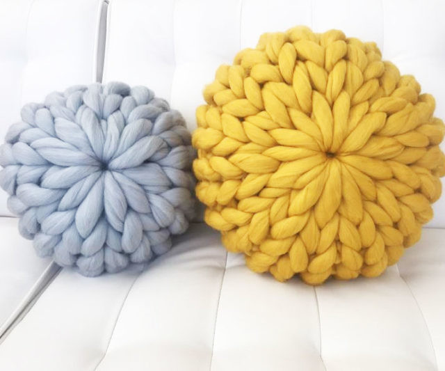 Chunky Knit Round Pillow