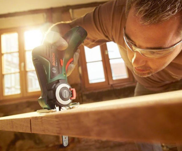 Bosch Cordless Mini Chainsaw