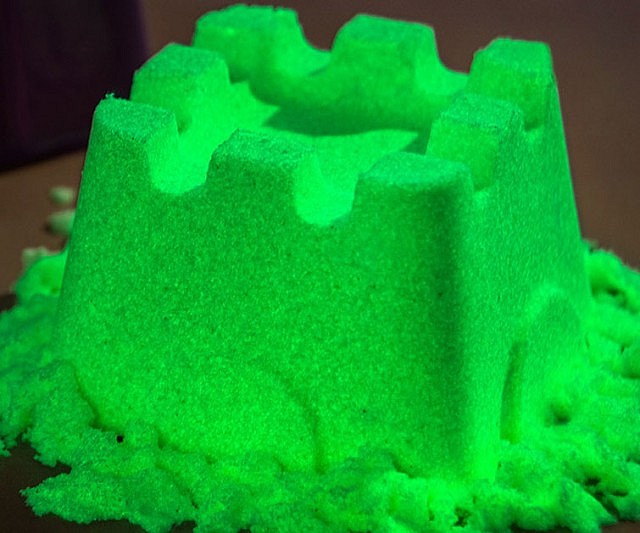 Moldable Glow In The Dark Sand