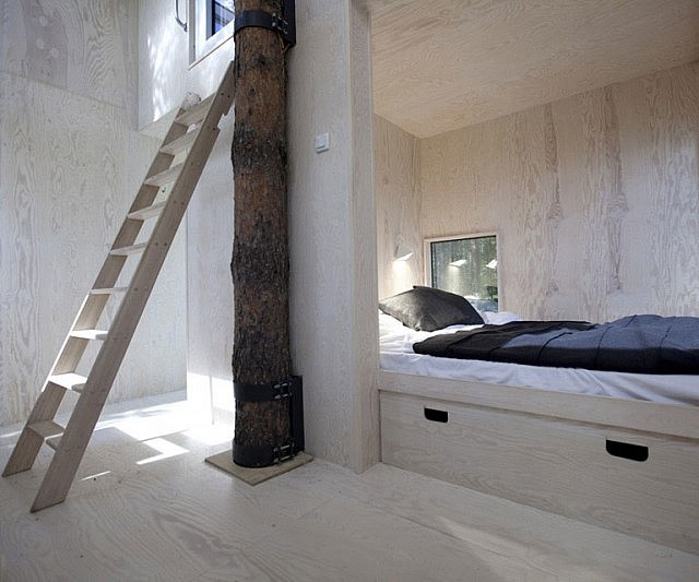 Mirror Cube Treehouse Rental