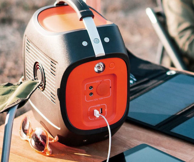 Solar Powered Battery Pack Generator