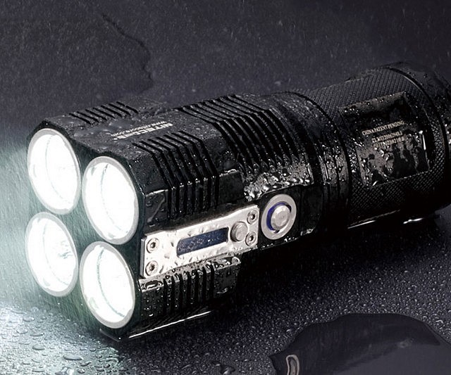 Compact Quad Ray Flashlight