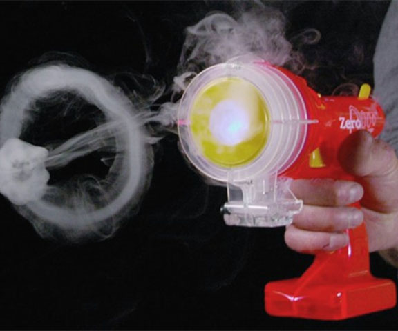 дымовая шашка цветная. дым игрушка. дым игрушка. дымовая петарда. игрушечные гоночные машины.